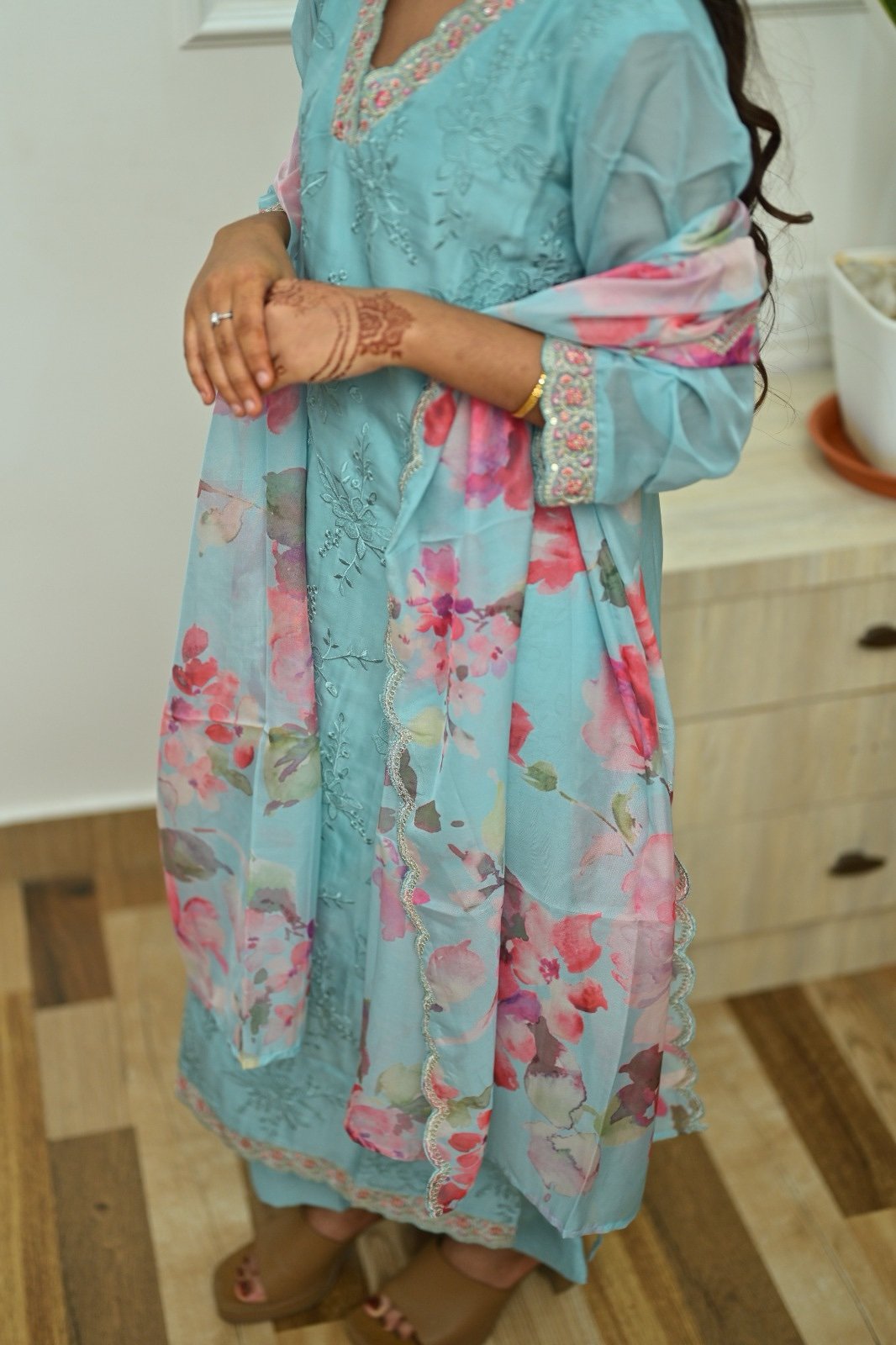 Readymade organza suit with Floral Dupatta - Image 5