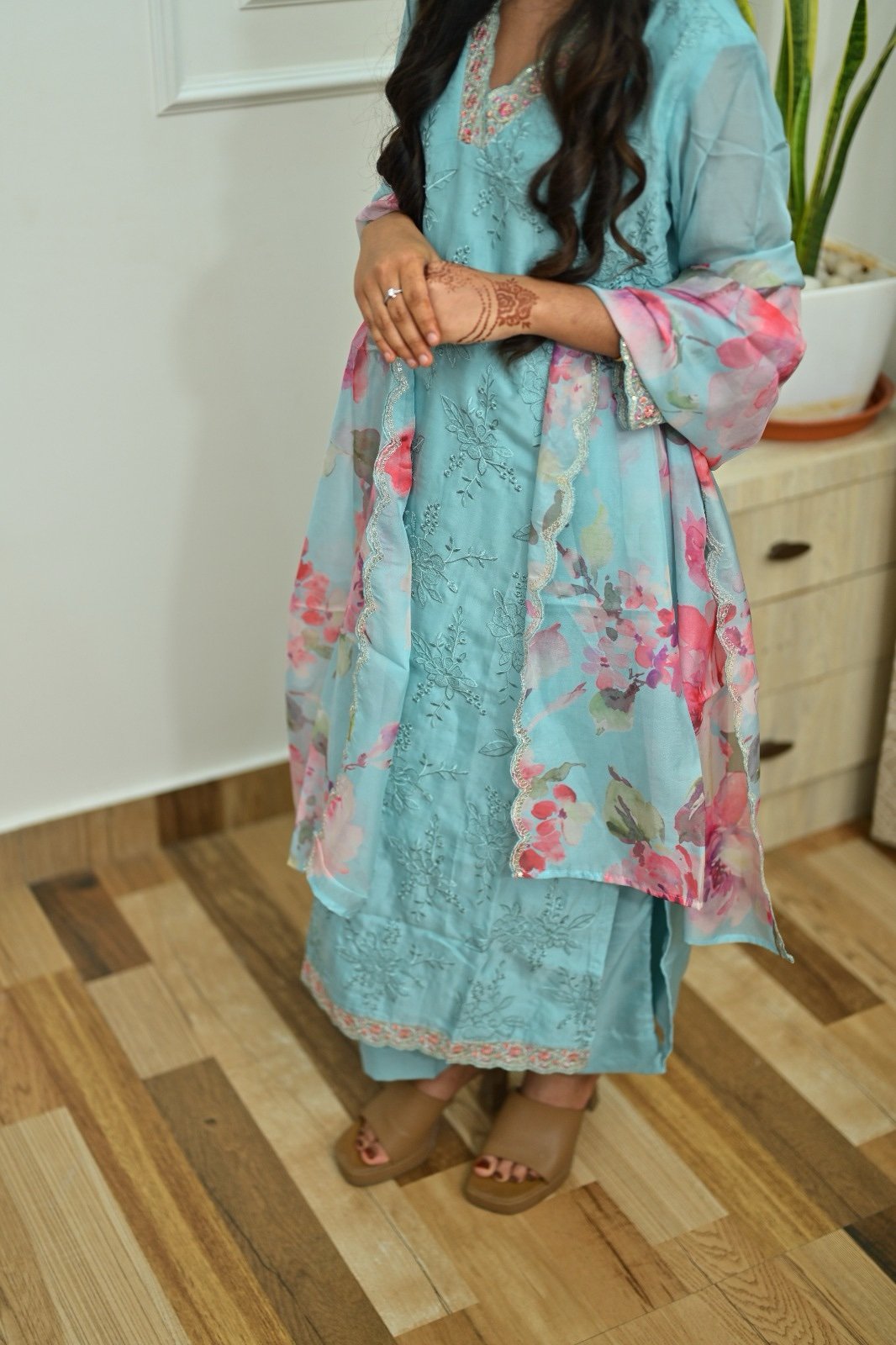Readymade organza suit with Floral Dupatta - Image 3